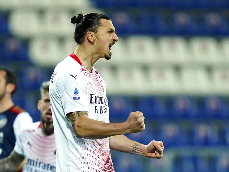 Ibrahimović scores 2 as Milan beat Cagliari 2-0 to go clear